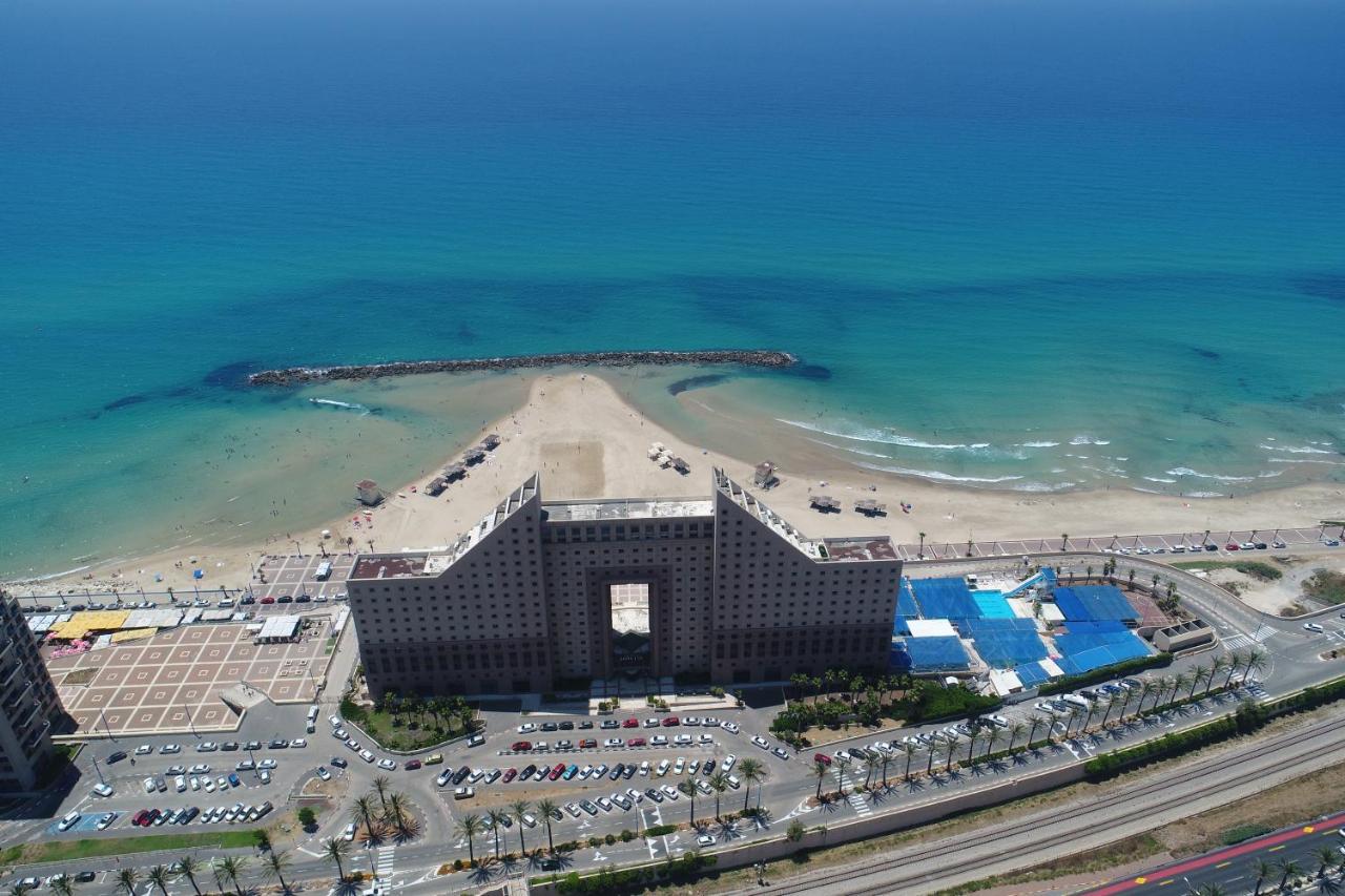 Almogim- Almog Building Хайфа Екстериор снимка